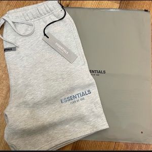 Fear of god essentials sweatshorts xs oatmeal
